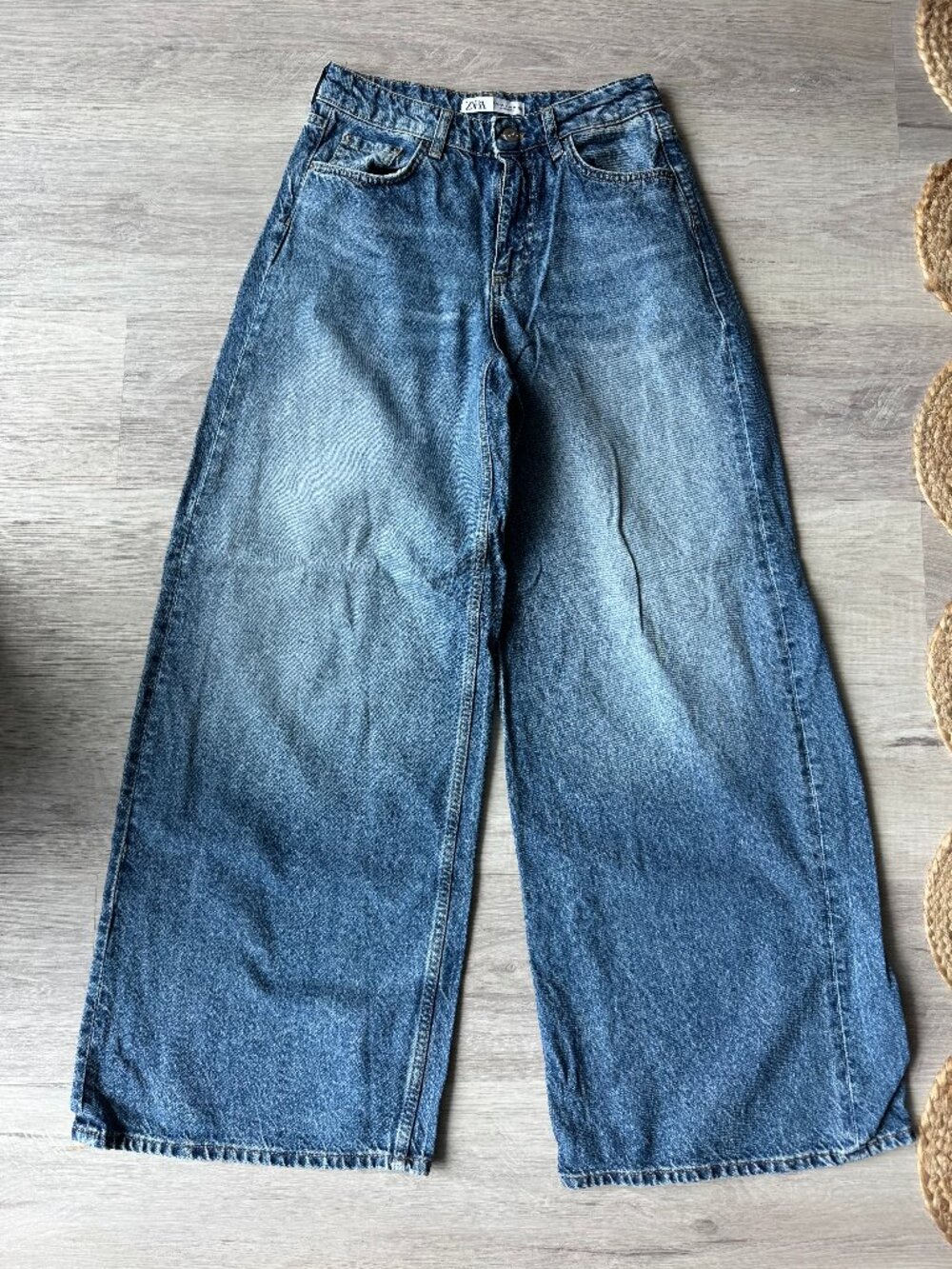 Zara TRF Wide Leg Mid-High Rise Jeans Size 2 Medium Blue Wash Baggy Denim - Picture 7 of 16